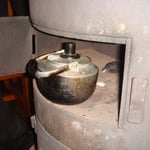 Alcool népalais, à base de riz, à faire chauffer dans le poêle...