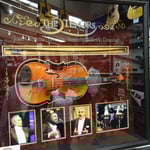 Violon des trois ténors, dédicacé. 7 000$