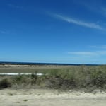 Nous longeons la côte, sauvage