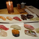 Le foie gras poêlé, en haut à droite, la St Jacques en bas à gauche