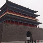 La Front Gate, en sortant du métro