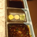 Sauce Soja, crème à l'ail magnifique, sauce au yuzu et daikon