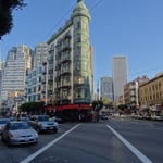 Au carrefour de Columbus et Kearny St