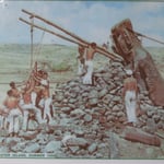 En 1956, le premier Moai redressé