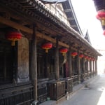 Le théâtre, de coté