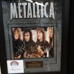 Photo album Metallica, dédicacée par tous les membres. 1 000$