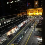 Vue sur la gare depuis notre chambre