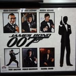 Photos de tous les James Bond dédicacées par chacun. 3 500$