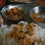 Le tout mélangé, à manger avec le pain local, à la main