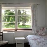 Chambre rez de chaussée, face au lac (2 lits en 90 cm)