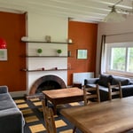 Séjour avec cheminée d'agrément.