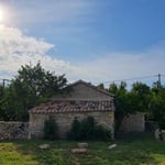 le champs à côté fait parti du gite 