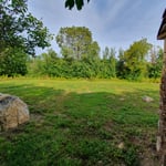 le champs à côté fait parti du gite 