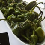 Pimientos mit Meersalz