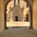 Frühgotische Portalnische der Stiftskirche nach barocker Umgestaltung