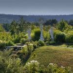 Der »Garten der Religionen« stellt die Sicht der Kirche zu den nichtchristlichen Religionen nach dem 2. Vatikanischen Konzil dar.