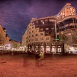 Nocheinmal das Haas-Haus mit Blick auf den Graben