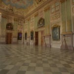 Der früher für Empfangs- und Repräsentationszwecke genutzte Saal ist vor allem mit Ornamentmalerei in den Farben altrosa, apfelgrün und königsblau gestaltet