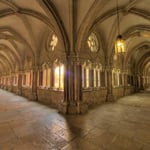 Bild oben: der Kreuzgang (1240), der alle wichtigen Räume miteinander verbindet, als Zentrum der Klosteranlage