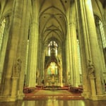 Den besten Eindruck von der Erhabenheit der Klosterkirche erlebt man , wo sich Lang- und Querhaus kreuzen.