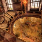 Das Deckenfresko im Marmorsaal stammt von Daniel Gran und folgte erst 1749.