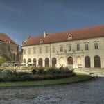 Langgestrecktes Wirtschaftsgebäude