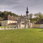 Markgraf Leopold III. entschloß sich um 1133 zur Stiftung eines Zisterzienserklosters im südlichen Wienerwald.