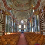 Die Bibliothek ist ein »sakraler« Raum, ein Tempel des Geistes, der Wissenschaft und der Erkenntnis.