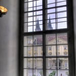 Ein Blick über den Stiftshof auf die Stiftskirche