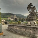 Der »Hl. Nepomuk« in Lilienfeld ist eines der reichsten Brückenmale des österreichischen Barock und stammt aus 1712.