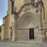 Frühgotische Portalnische der Stiftskirche nach barocker Umgestaltung