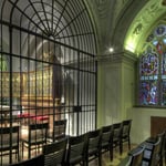 Der Verduner Altar ist eines der bedeutendsten mittelalterlichen Kunstwerke der Welt: Nikolaus von Verdun fertigte das Werk in ca. 10 jähriger Arbeit im Stift an, 1181 wurde es als Kanzelverkleidung fertiggestellt.