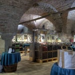 Die barocken Weinkeller des Stiftes, die als Fundament für den Kaiserbau nach 1730 angelegt wurden und drei Stockwerke hinunterführen, können – gemeinsam mit einer Weinverkostung in der Vinothek - in einer speziellen Führung besichtigt werden.