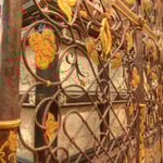 1564 erteilte Ferdinand II. den Auftrag, ein Gitter um das Grabmal zu errichten...