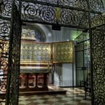 Der Verduner Altar ist eines der bedeutendsten mittelalterlichen Kunstwerke der Welt: Nikolaus von Verdun fertigte das Werk in ca. 10 jähriger Arbeit im Stift an, 1181 wurde es als Kanzelverkleidung fertiggestellt.