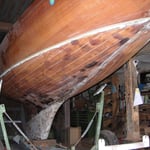 Vollholz-Unterwasserschiff mit eingeleimten Holzleisten
