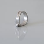 Handmodellierter gegossener Ring