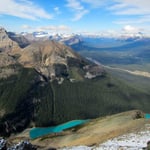 頂上からアイスフィールド・パークウェイ方面を眺める