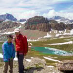 稜線に上がるとヘレン・レイクを見下ろすパノラマビュー