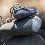 clé sur pierre pour médiation notaire, avocat par Errazki, mediateur pays basque