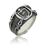 Ein Wappenring aus Silber mit einem Vollwappen, handgefertigt von der Goldschmiede Obsession aus der Gremlin-Männerschmuck-Kollektion. 