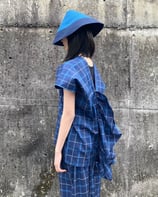 バックフリルトップス