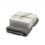 Seife in Box auf Waschlappen