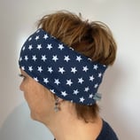 weisse Sterne auf marine