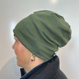 Strick Streifen grau auf olive