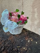 Korb mit Strohblumen