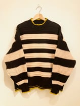 ブラウンとピンクのたっぽりニット