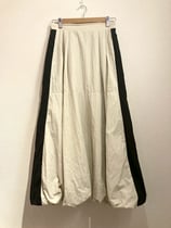 ブラックラインベージュバルーンスカート
