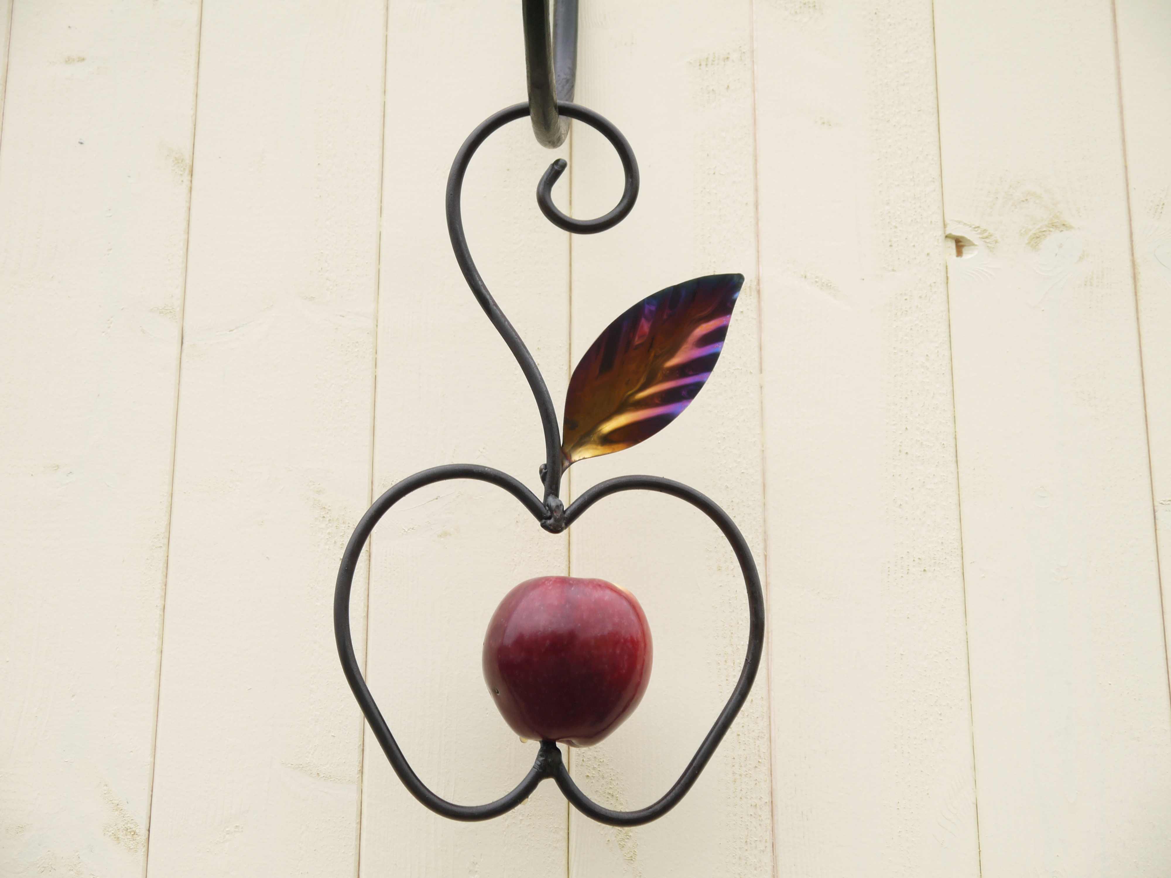 Apple feeder with patinated stainless steel leaf