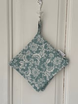 Topflappen meergrün mit Blumenmuster